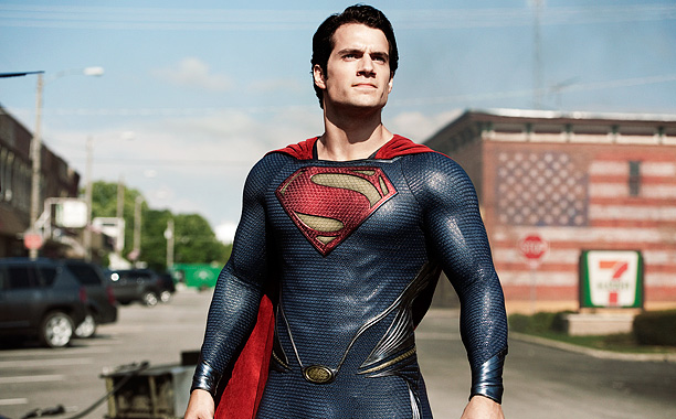 Henry Cavill como Superman/Kal-El/Clark Kent